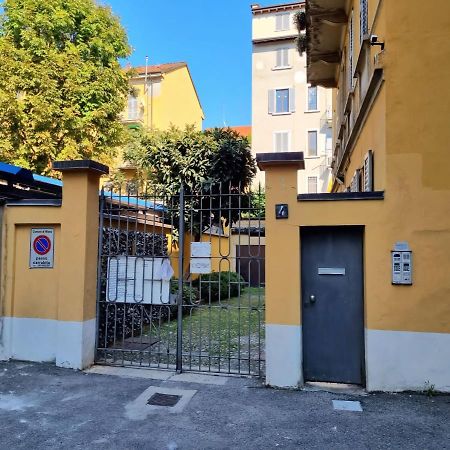 Relaxing Apartment In The Heart Of Milan Bagian luar foto