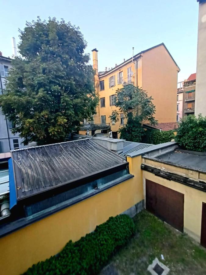 Relaxing Apartment In The Heart Of Milan Bagian luar foto
